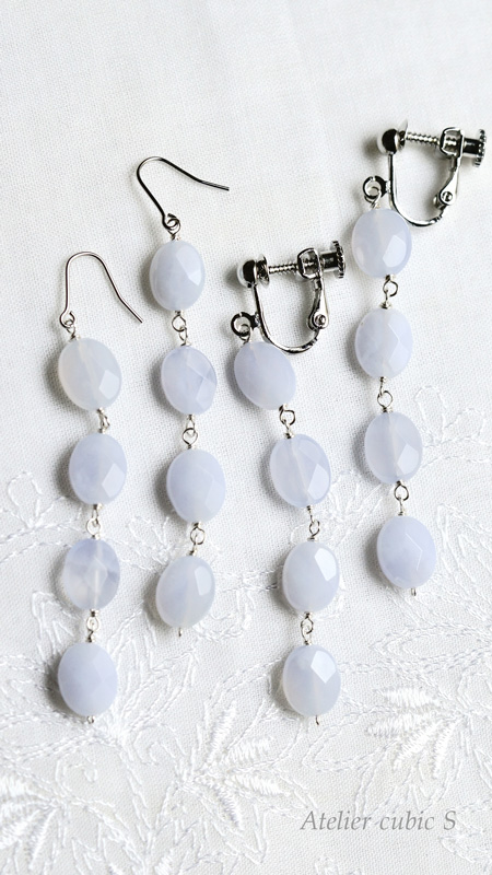 ブルーカルセドニーの4連耳飾り