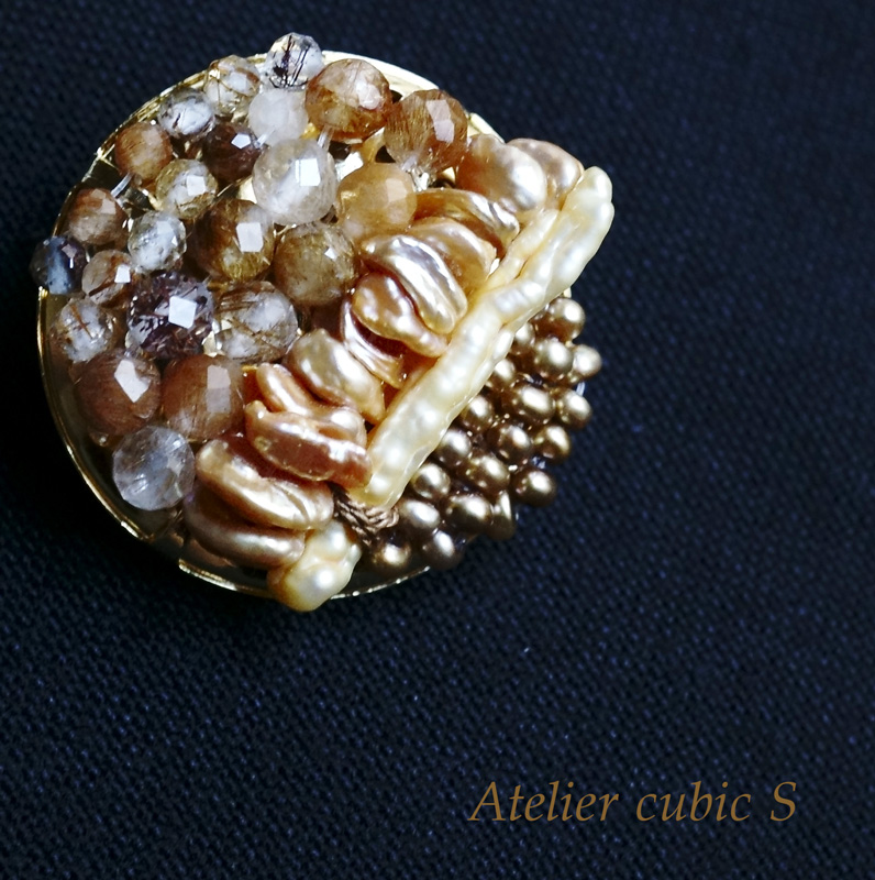 淡水パールとブラウンルチルクォーツのブローチ