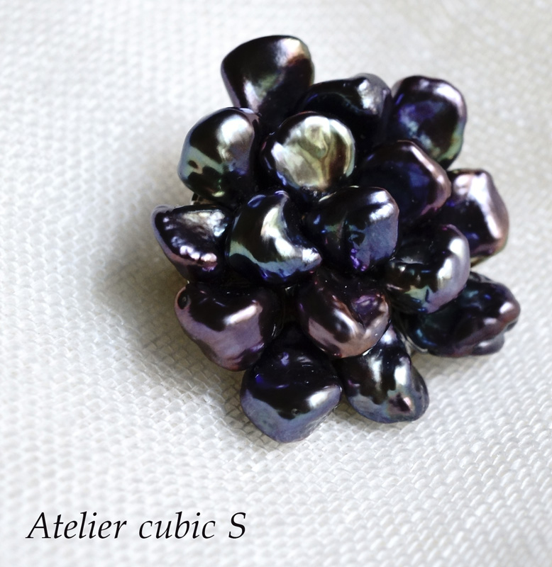 淡水パールの花びらブローチ